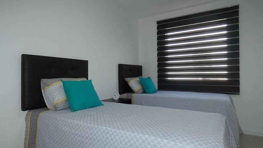Apto Guarajuba Praia Condominio Porto Smeralda-100 Metros Da Praia Ngoại thất bức ảnh